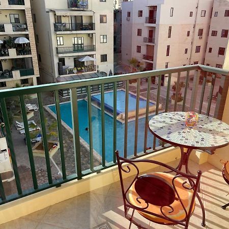 Beautiful Central Apartment With Pool セント・ポールズ・ベイ エクステリア 写真