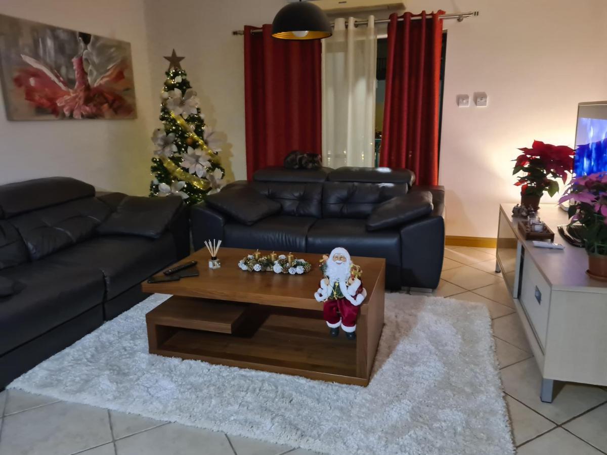 Beautiful Central Apartment With Pool セント・ポールズ・ベイ エクステリア 写真
